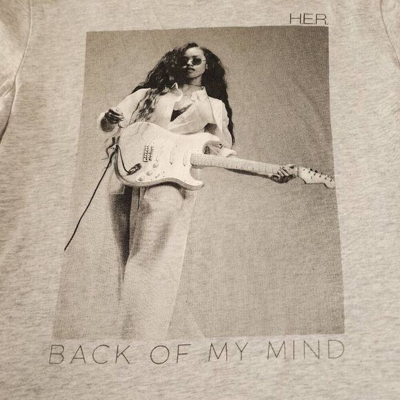 HER Light Gray Cropped Tshirt with Graphics Size Medium - Picture 2 of 6